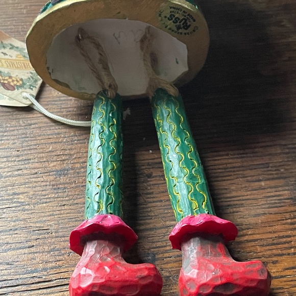 Vintage Wooden Christmas ANGEL Figurine y Russ Berrie Dangling Legs With TAGS - Picture 7 of 9